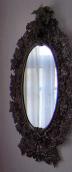 Дзеркало в різьбленій рамі