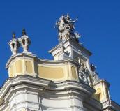 Фронтон головного фасаду