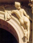 Скульптура жінки