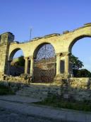 Брама і огорожа