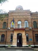 Центральна частина головного фасаду