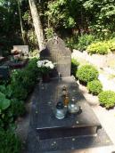 Могила отця Івана Яремина