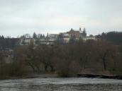 2020 р. Ріка Бог на тлі палацу і клятору