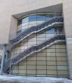 4. Задній фасад торгового центру біля…