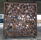 29. Скульптура у вигляді квадрату з…