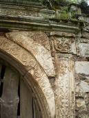 Різьблений одвірок порталу