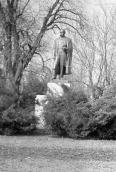 Пам’ятник Т.Г.Шевченку в дитинці