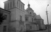 1977 р. Дзвіниця бернардинів і церква.…