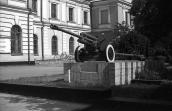 1981 р. Гармата ЗИС-3 біля Будинку…