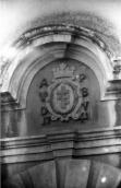 Тимпан портала за гербом і літерами…