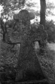 1988 р. Хрест з написом біля церкви