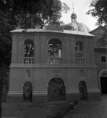 1988 р. Дзвіниця і церква. Вигляд з…