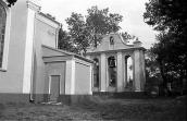1988 р. Вівтар церкви і дзвіниця.…
