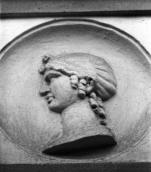 Барельєф (3-й від півночі)