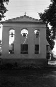 1989 р. Дзвіниця на тлі церкви. Вигляд…