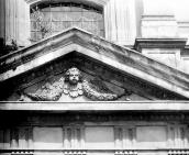 Фронтон 1-го ярусу