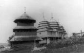 1990 р. Дзвіниця і церква. Вигляд з…