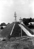 Курган з фігурою богородиці
