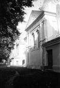 1990 р. Південний фасад церкви і…