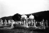 1991 р. Церква в панорамі цвинтаря.…