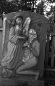 1992 р. Рельєф “Ангел годує св.Онуфрія…