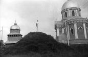 1993 р. Дзвіниця, курган і церква.…