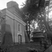 1993 р. Чільний фасад церкви та…