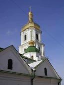 2005 р. Трапезна на тлі дзвіниці.…