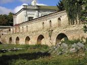 2005 р. Мур біля церкви всіх святих…