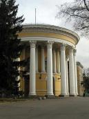 2005 р. Колонада головного фасаду.…