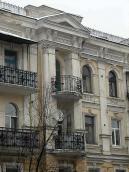 Фрагмент фасаду по вул.Ярославів Вал (2)