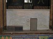 2006 р. Різьблена плита огорожі хор