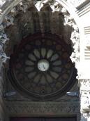 Вікно-розетка в головній арці