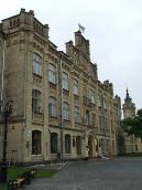 2007 р. Чільний фасад центральної…