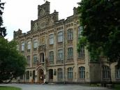 2007 р. Чільний фасад центральної…