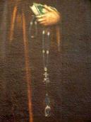 Права рука з книгою і чотками