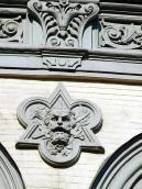 Рельєфна маска (Трагедія ?)