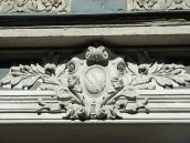 Рельєф над дверима