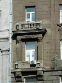 Вікно 3-го поверху і балкон 4-го поверху