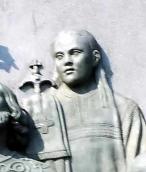 Диякон (справа)