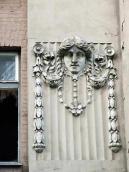 Маскарон на головному фасаді