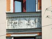 Середній простінок з рельєфом