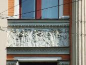 Правий простінок з рельєфом