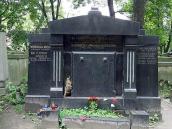 Родинний склеп Рідлів, де похований…