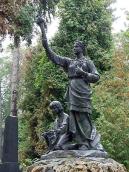 Скульптурна група у 3/4