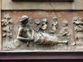 Рельєфна плита 2-го поверху