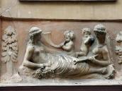 Рельєфна плита 2-го поверху