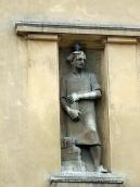 Скульптура будівельника