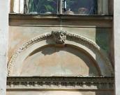 Сандрик вікна 2-го поверху