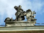 Вінчаюча скульптурна група “Слава”